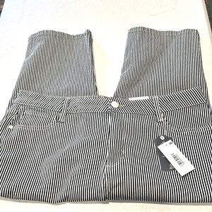 St. John’s Bay Capris stretchy, black and white striped Size 16P New